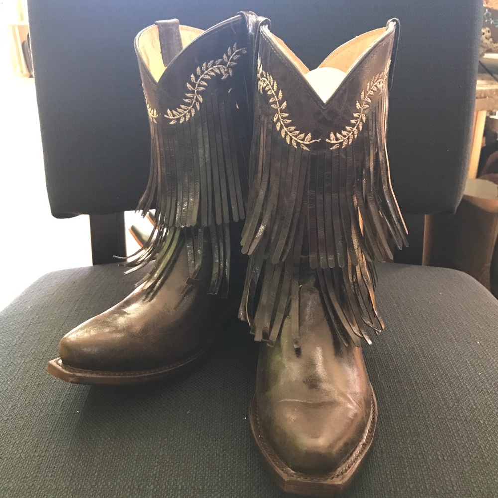 Fringe Girl’s boots